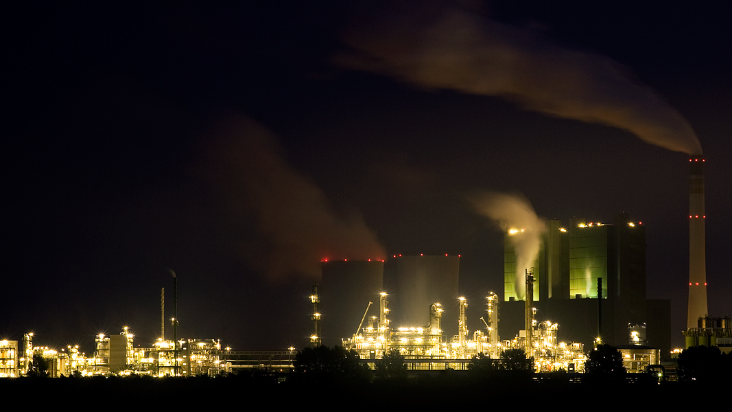 Kraftwerk Buna von Dörstewitz aus - Nikon D700 , AF-S 1.8/50 G , DX-Format