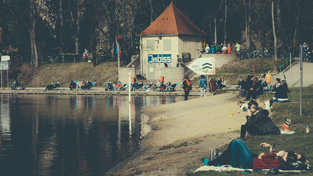 Saalestrand mit Bootshaus