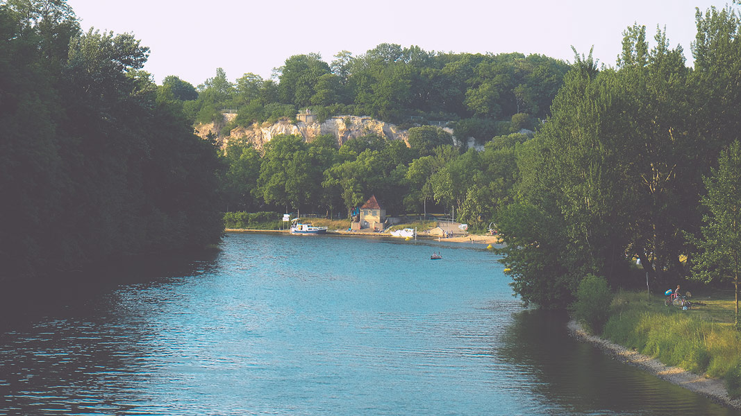 Blick von der Peißnitzbrücke zum Riveufer